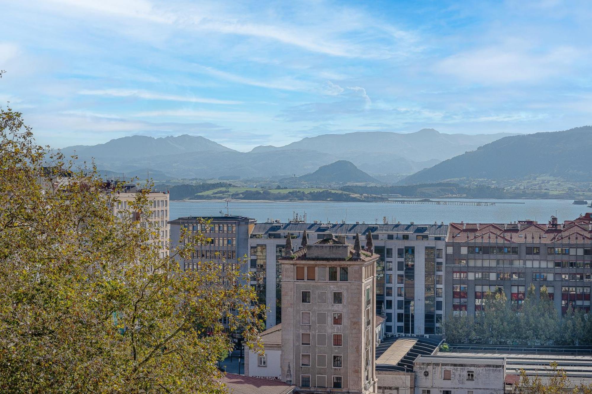 Apartamento En El Corazon De La Ciudad Junto A Las Estaciones Santender Kültér fotó